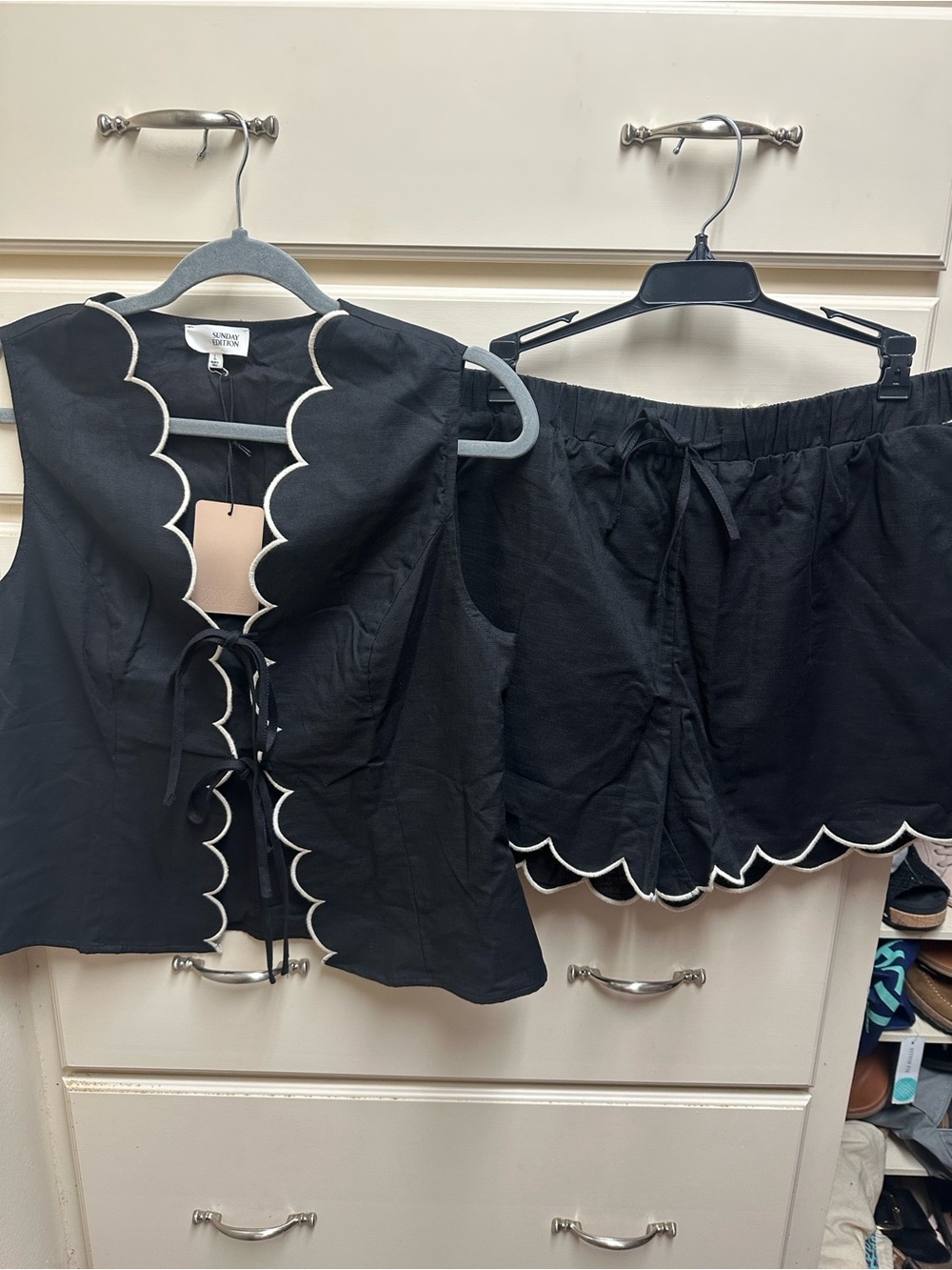 Boutique Sunday Edition Black Scallop-Trim Set